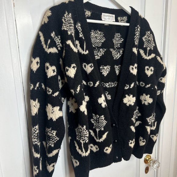 Vintage 100% Wool Hand Knit Cardigan Hearts/Flowers Bordado - L - Picture 6 of 6